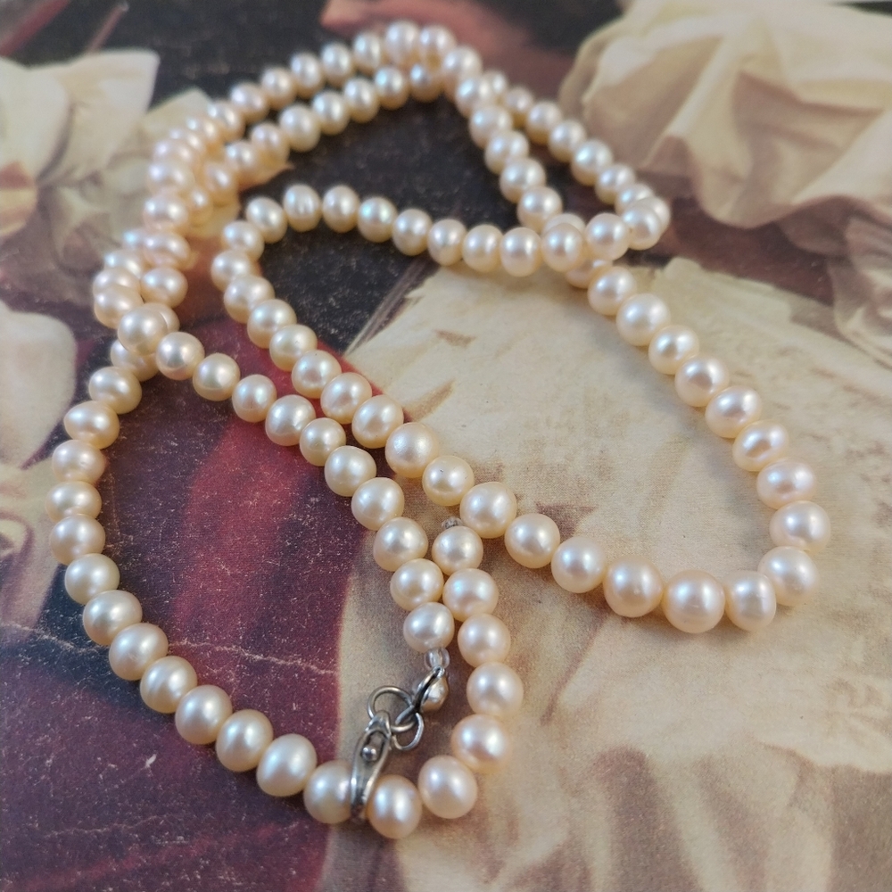 Freshwater Pearl Necklace - Picture 8 of 14